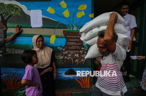 The Dilemma of Indonesia's Overflowing Rice Reserves