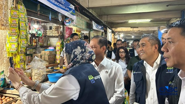 ID FOOD Launches 'Warung Pangan' at Tebet Timur Market to Stabilise Staple Food Prices
