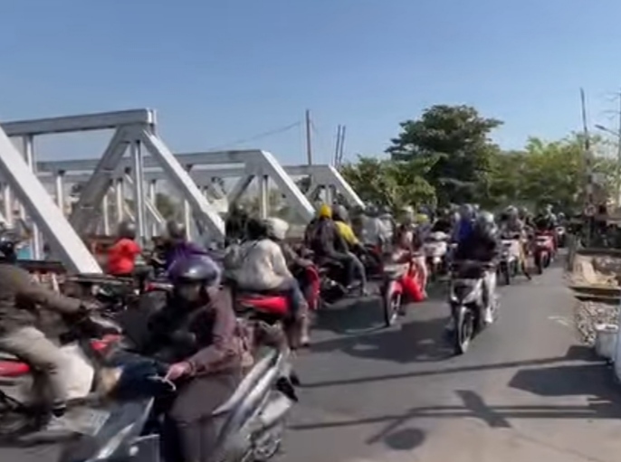 Two Dead, Two Injured in Separate Train Accidents in Semarang and Batang
