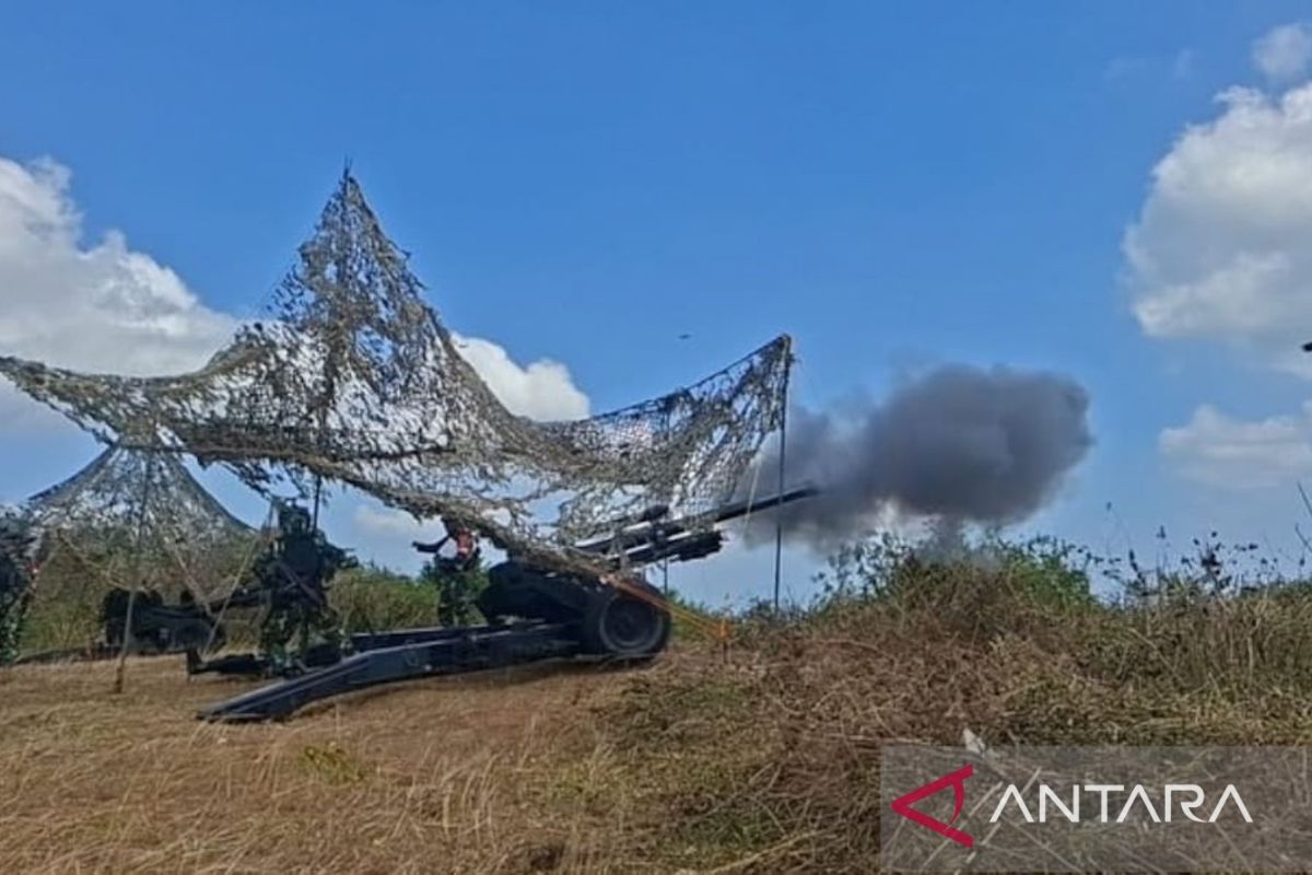 Indonesian Marines Hone Artillery Skills in Howitzer Live-Fire Exercise