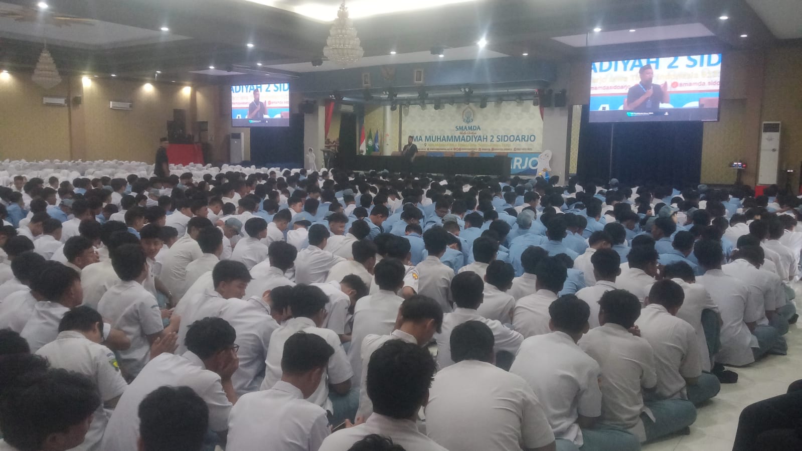 Police Warn High School Students to Guard Against Juvenile Delinquency