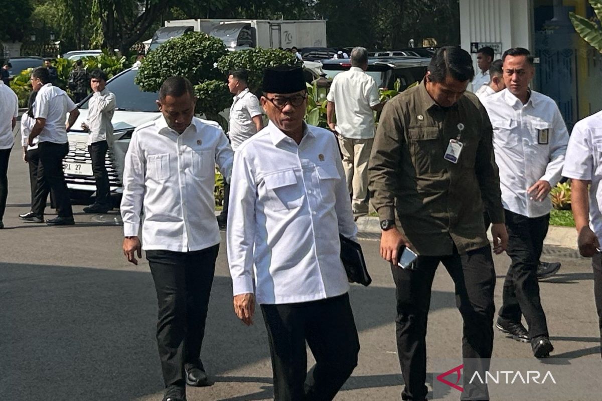 President Prabowo chairs plenary cabinet meeting at State Palace