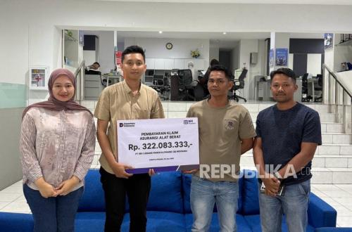 BRI Insurance Pays Out Rp322 Million Heavy Equipment Claim in Pangkal Pinang