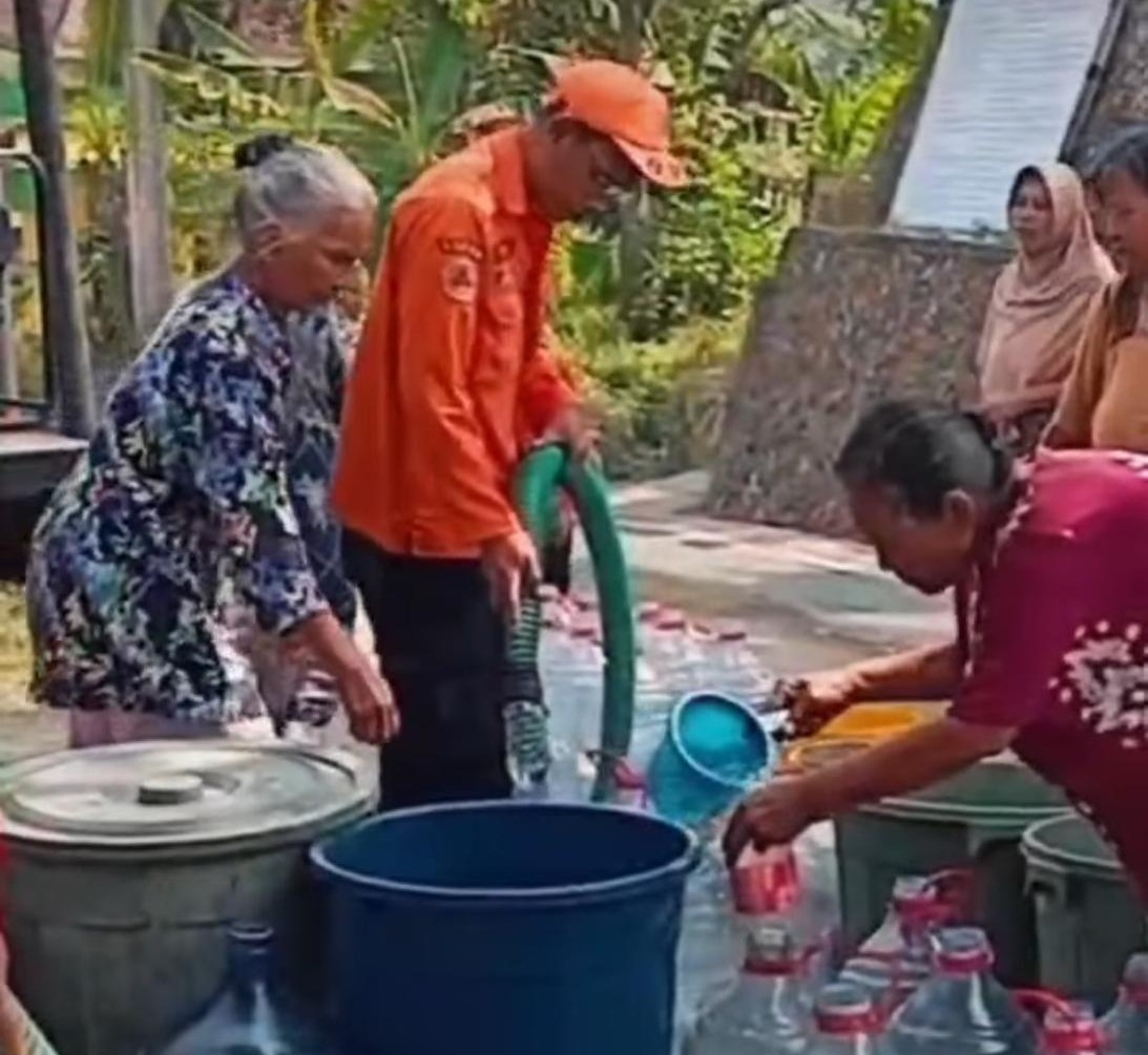 Drought and Clean Water Crisis Spreads to 10 Districts in West Java