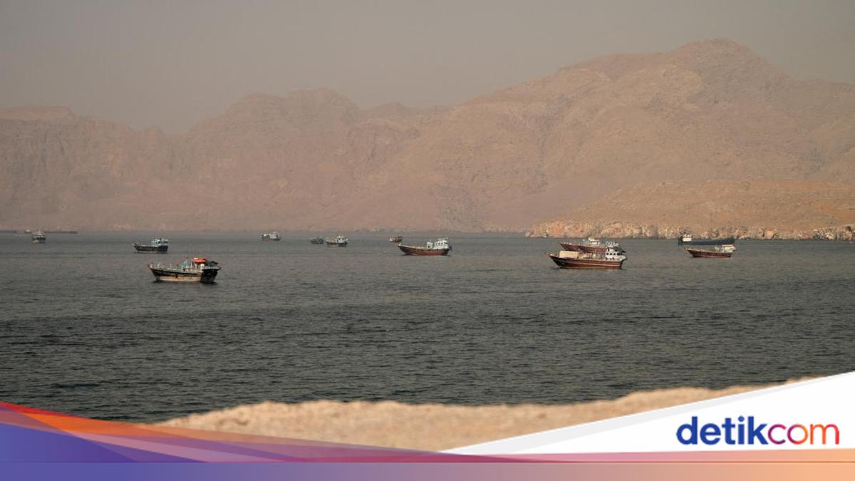 Tanker Explodes and Burns in Strait of Hormuz, Crew Rescued
