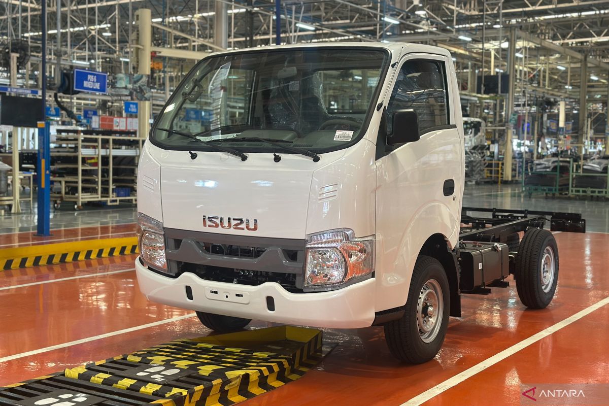 Isuzu Becomes Sole Commercial Vehicle Manufacturer with Full TKDN Certification