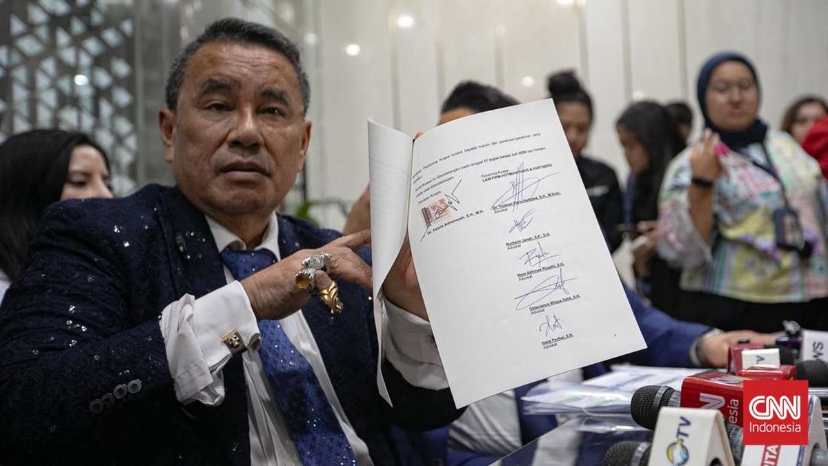 Hotman Paris Apologises Again for Dragging Prabowo into Febrie Case
