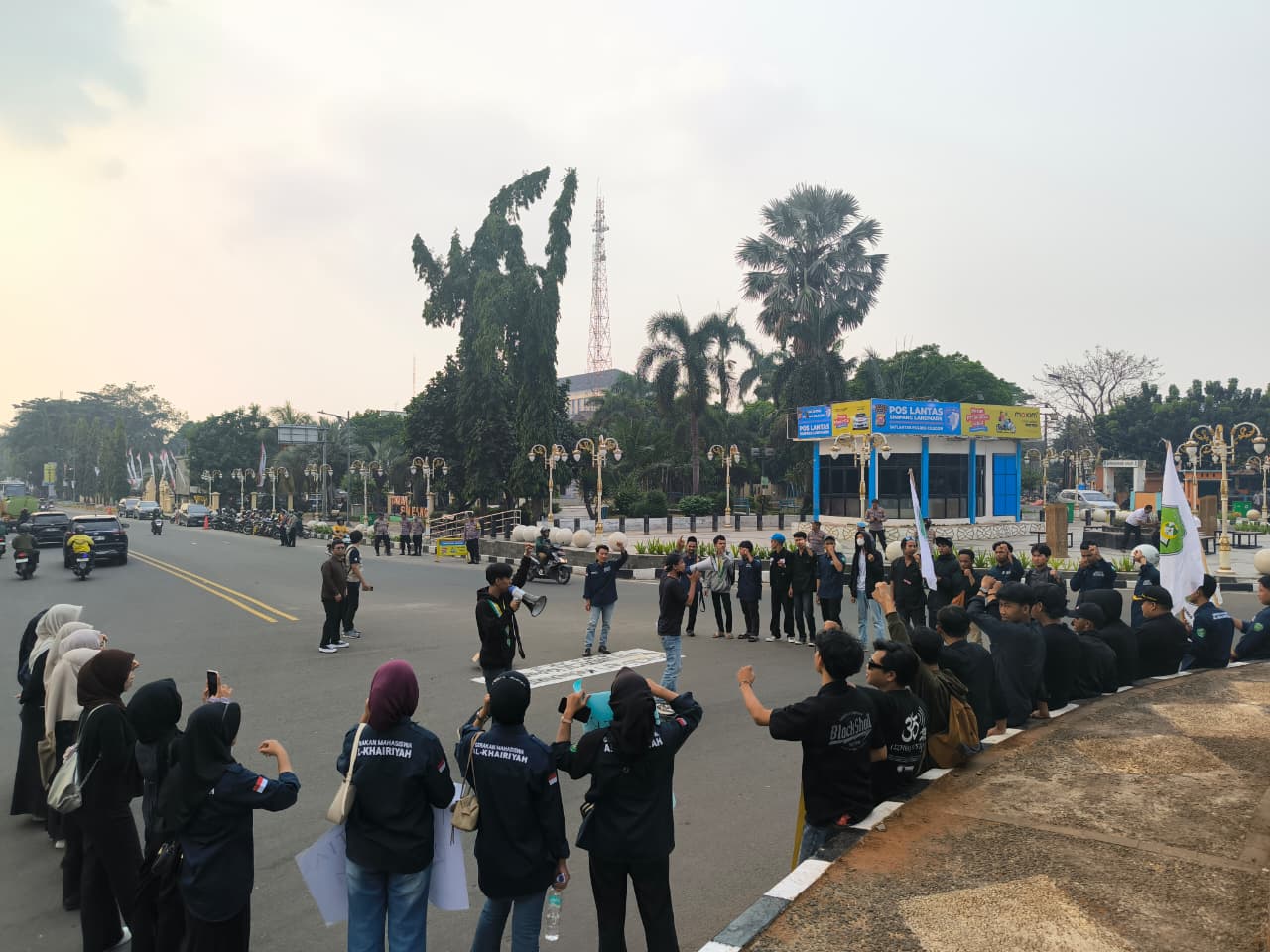 Banten Students Rally in Support of President Prabowo's Anti-Corruption Drive