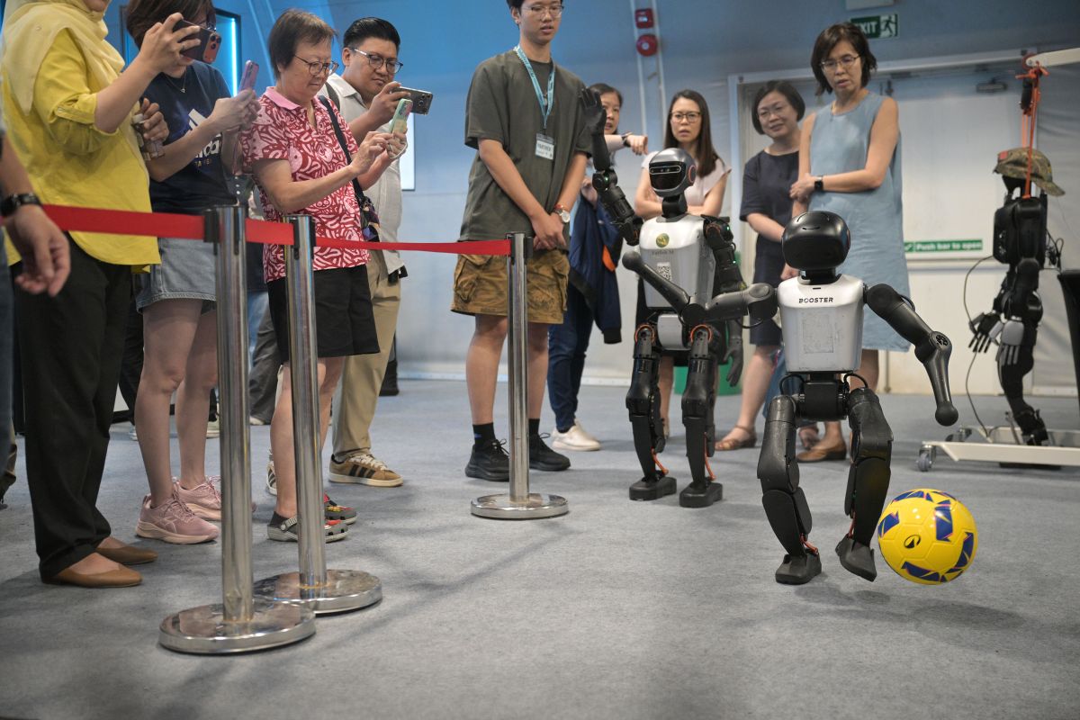 Singapore urges AI chatbot providers to display 'information cards'