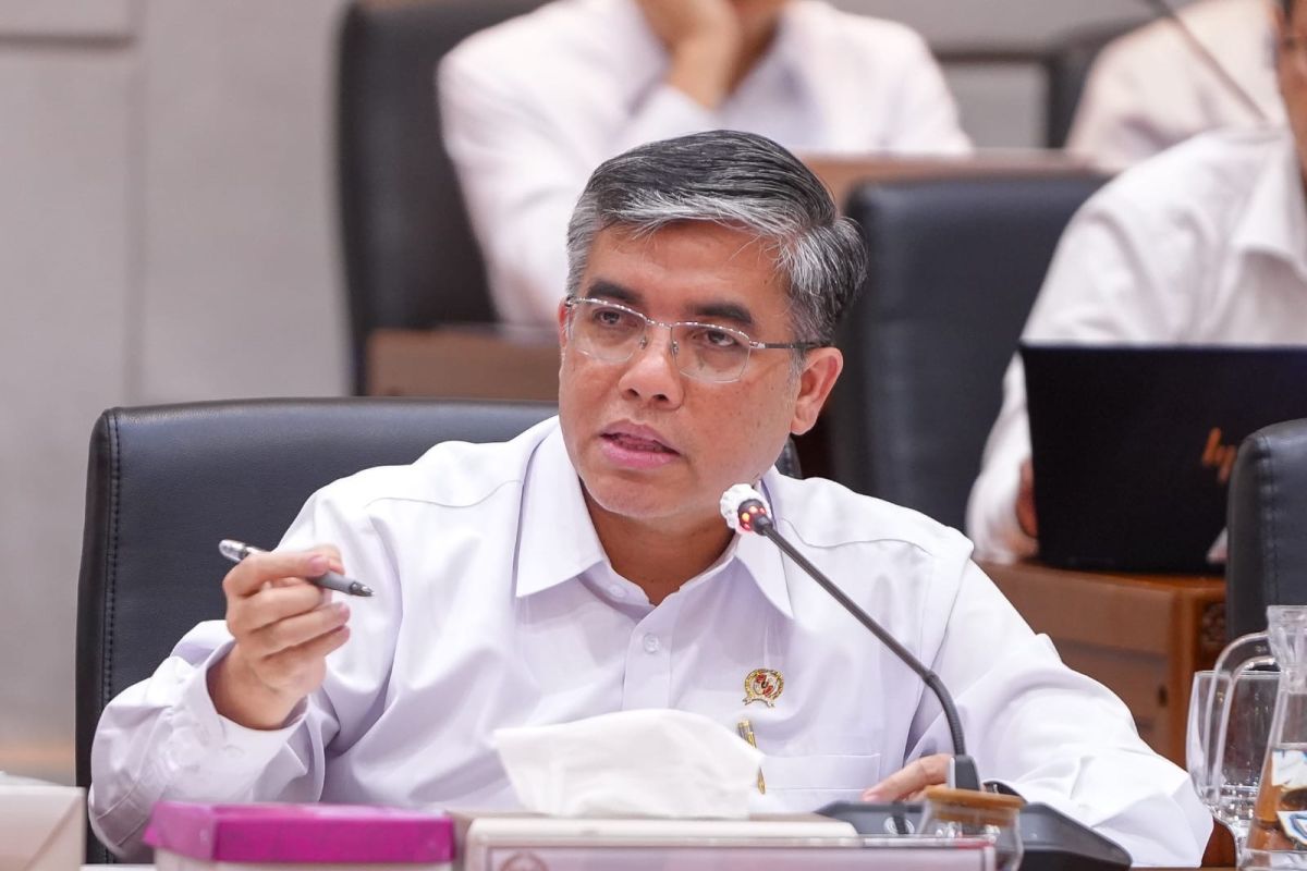 Minister: Foreign worker compensation fund is largest contributor to non-tax state revenue