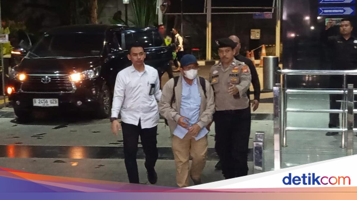 West Lombok Regent Arrives at KPK Following Sting Operation