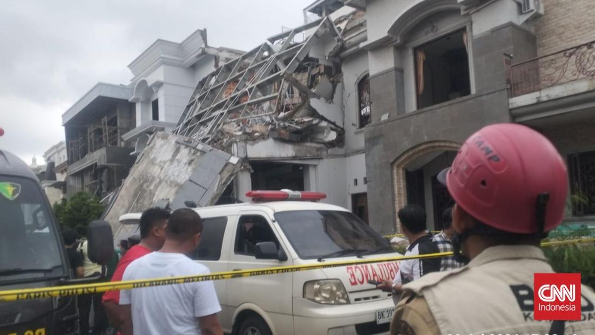 Explosion at Grand Polonia Luxury Home, 4 Trapped and 2 Injured