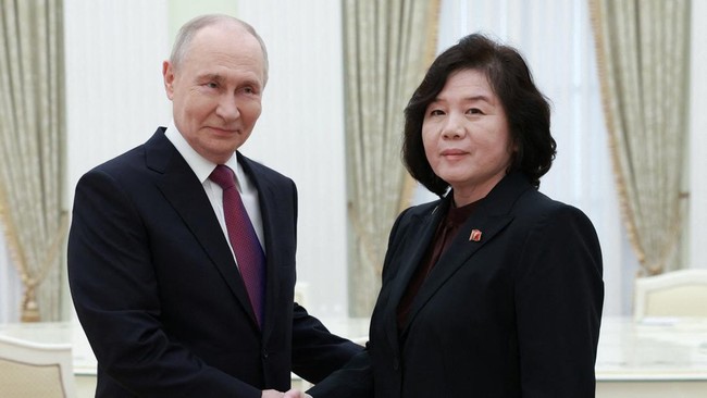 Putin Suddenly Extends Special Greetings to Kim Jong Un, Mentions This