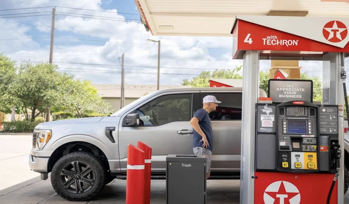 US Petrol Prices Surpass US$4 per Gallon Amid Iran Conflict