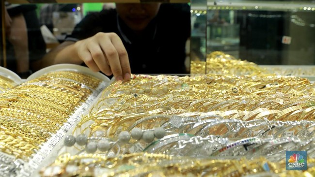 Gold Prices Weaken Amid Rising US-Iran Tensions and Interest Rate Concerns