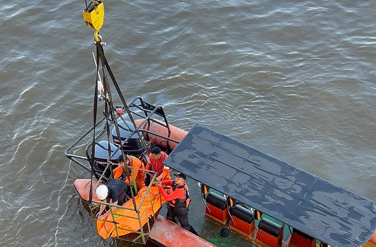 Deceased Ship Pilot Evacuated by SAR Team in Dumai Waters