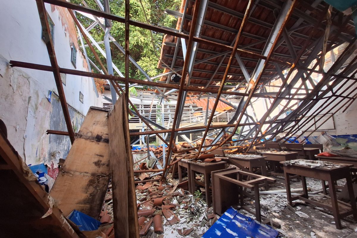 Prayer room and field used for classes after South Jakarta primary school collapse