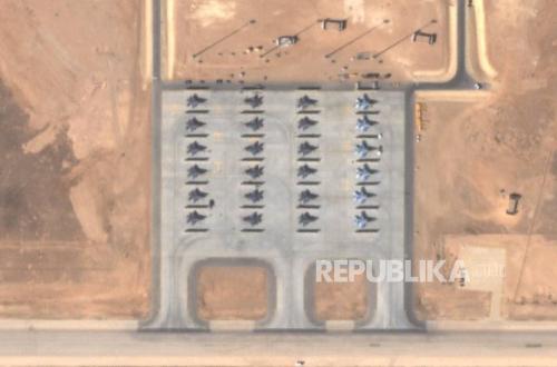 Why Iran Continues to Strike Arab Nations but Avoids Targeting US Aircraft Carriers