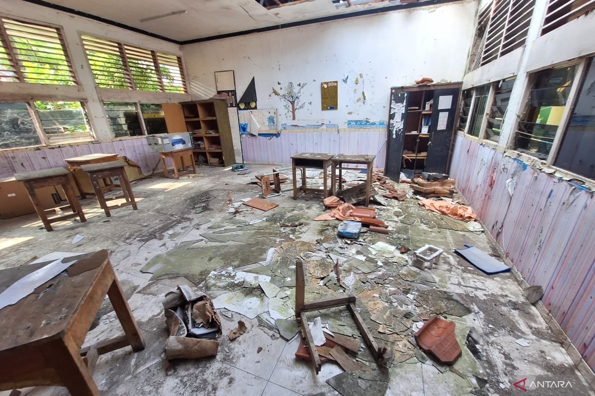 Parents Question Stalled Reconstruction of Collapsed South Jakarta Primary School