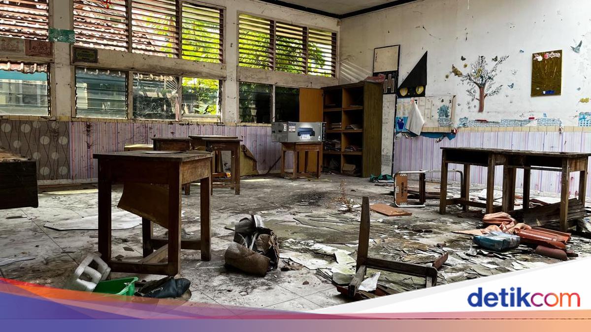 Parents Plead for Urgent Repairs as South Jakarta Primary School Collapses