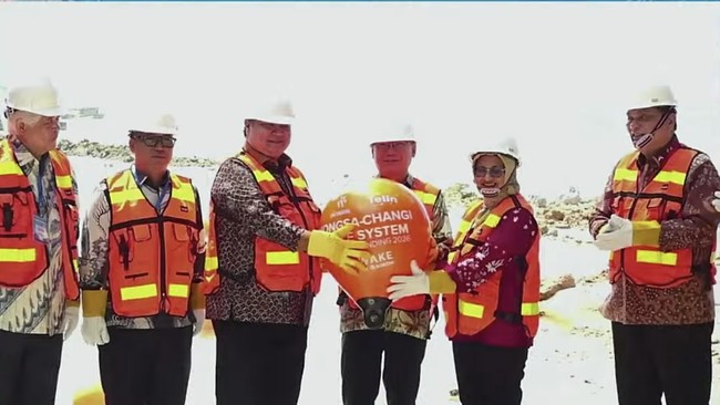 Singapore Official Praises Indonesia at Launch of New 'Bridge'