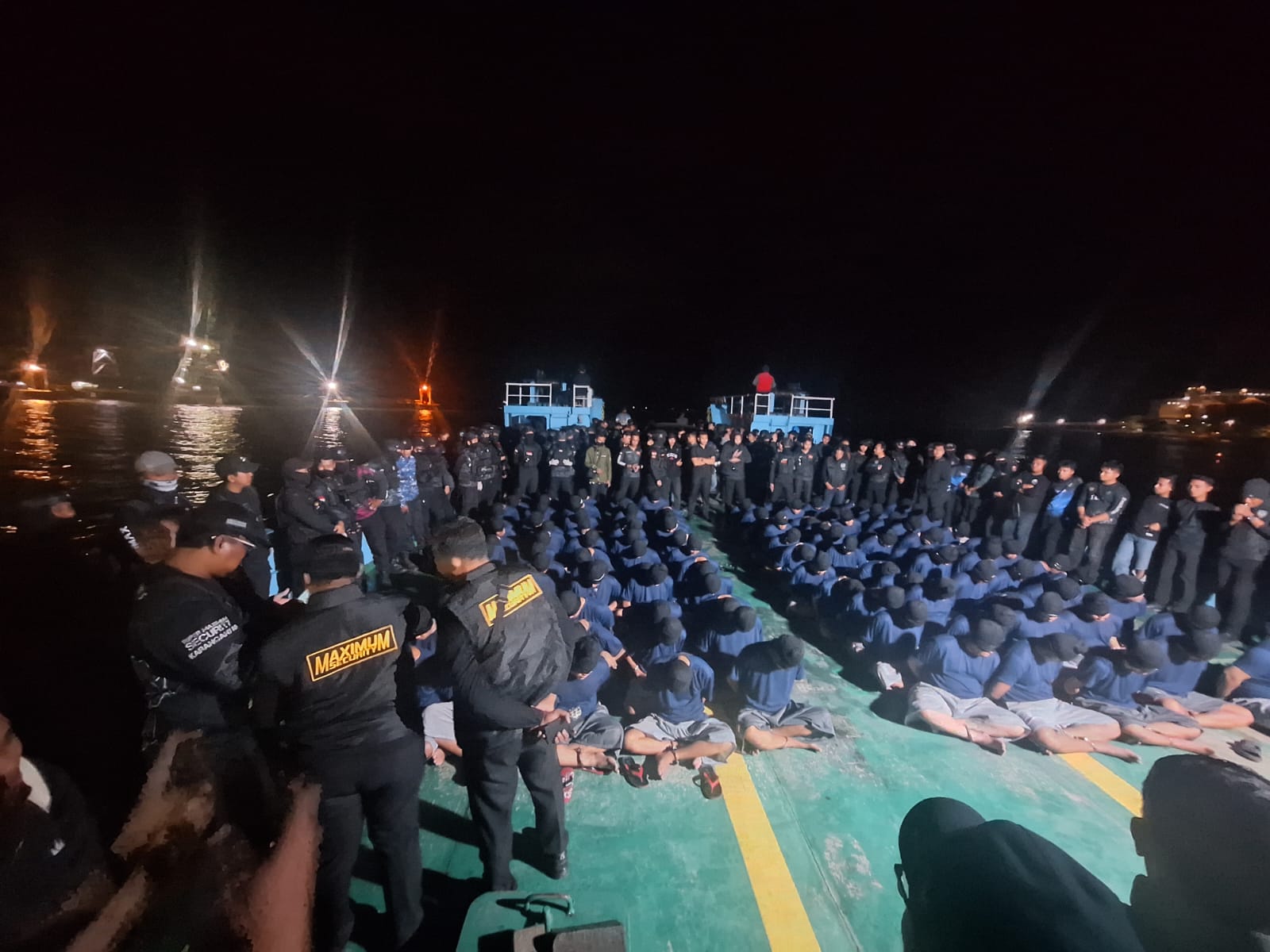 79 High-Risk Prisoners from South Sulawesi Transferred to Nusakambangan