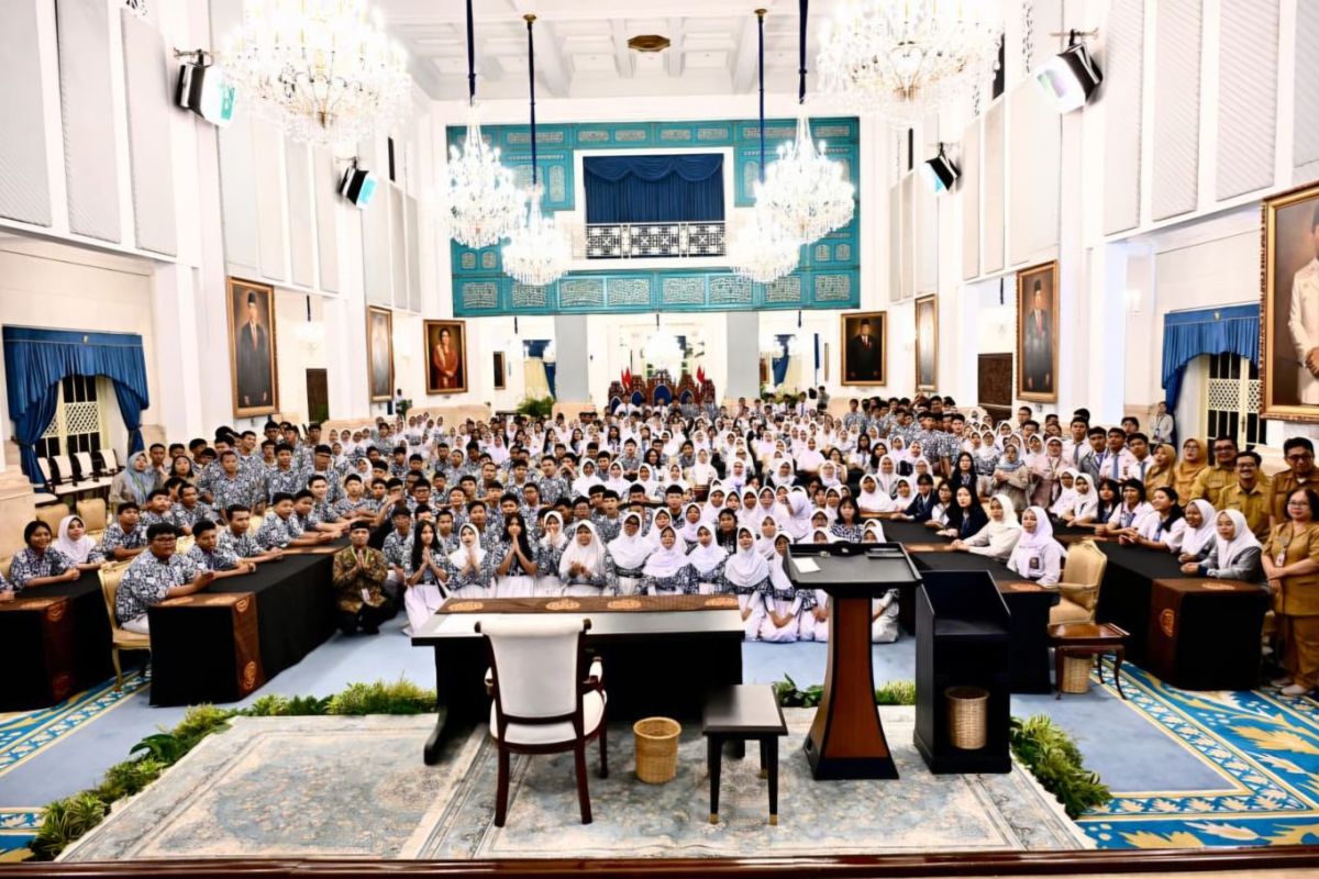 Presidential Palace Programme Invites 300 Students to Learn History First-Hand