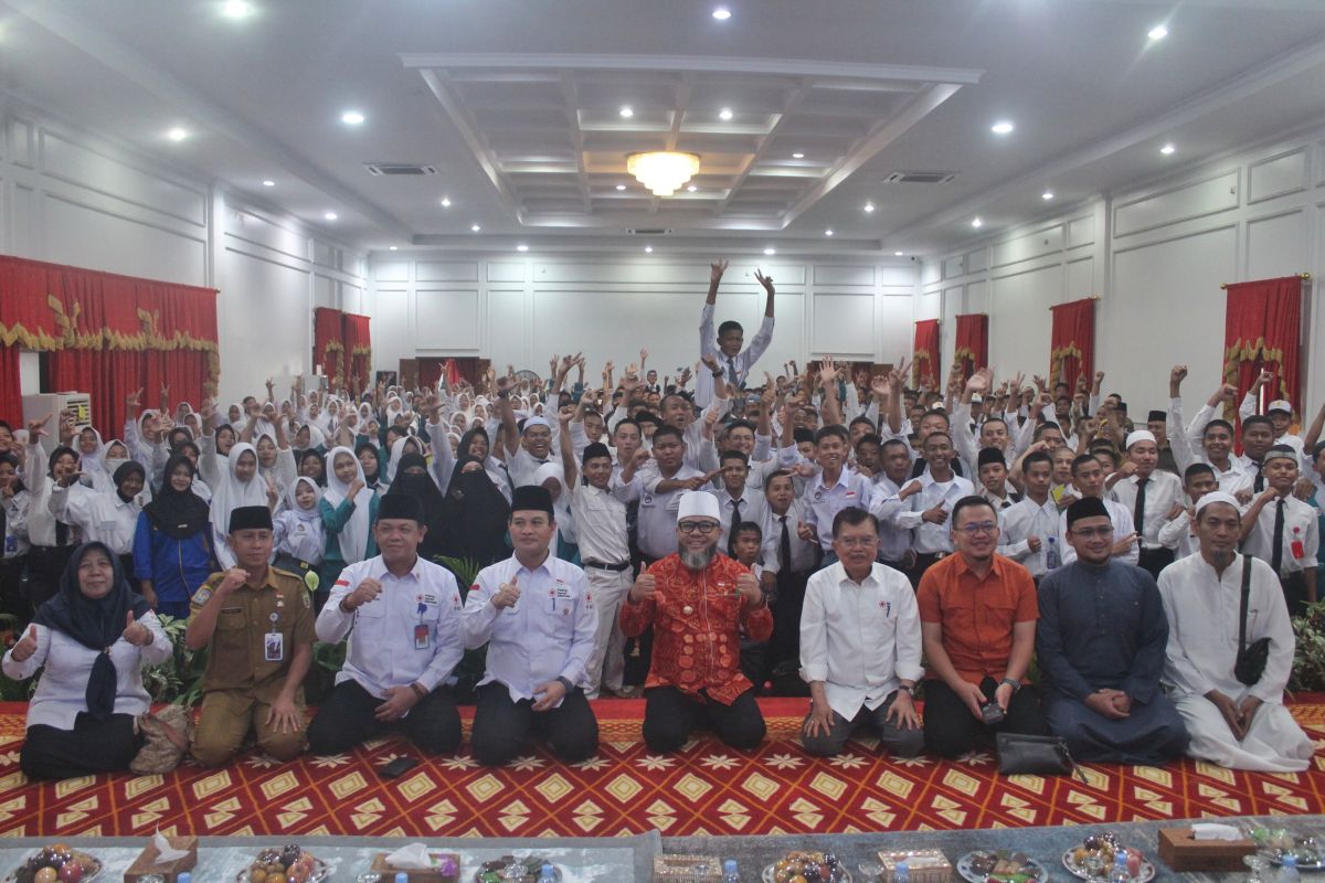 Jusuf Kalla Equips New Vocational Students Across Bengkulu with Tips for Preparing Their Future