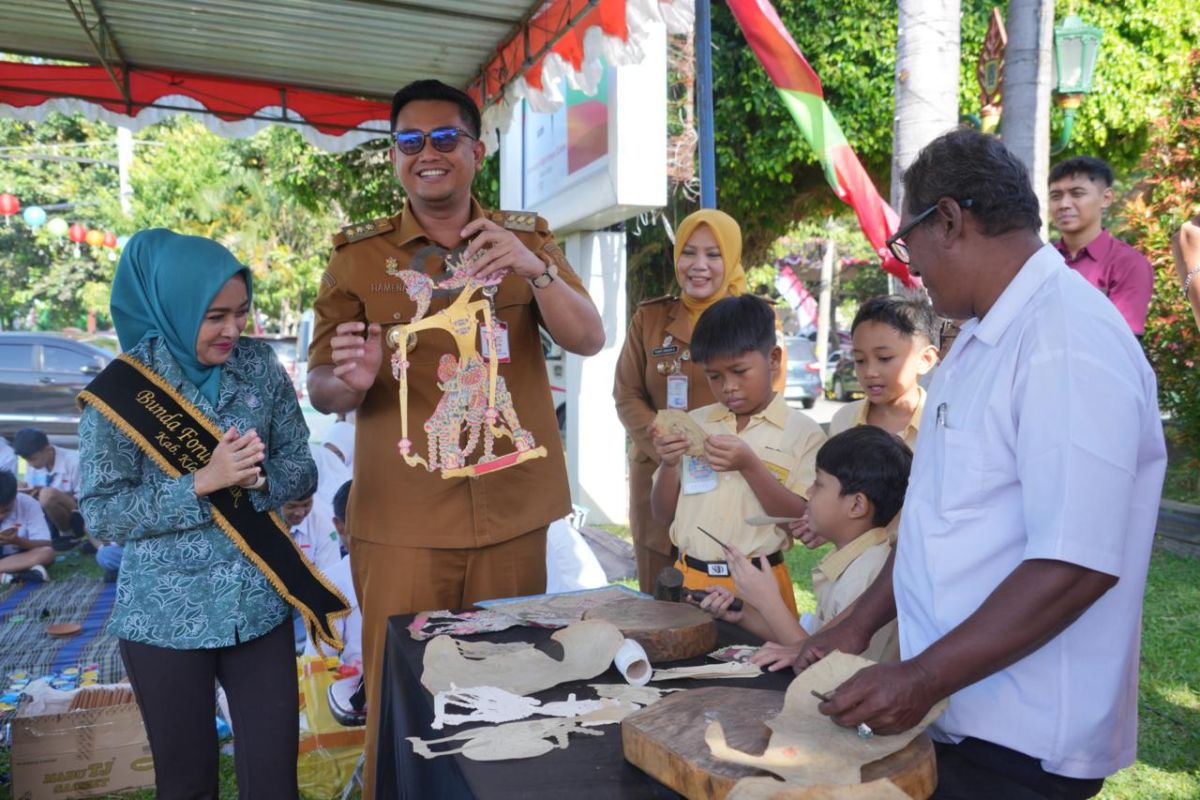 86 villages and sub-districts in Klaten receive Child-Friendly Awards