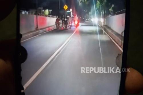 Motorcycle Gang Convoy Brandishing Sharp Weapons Alarms Cimahi Residents