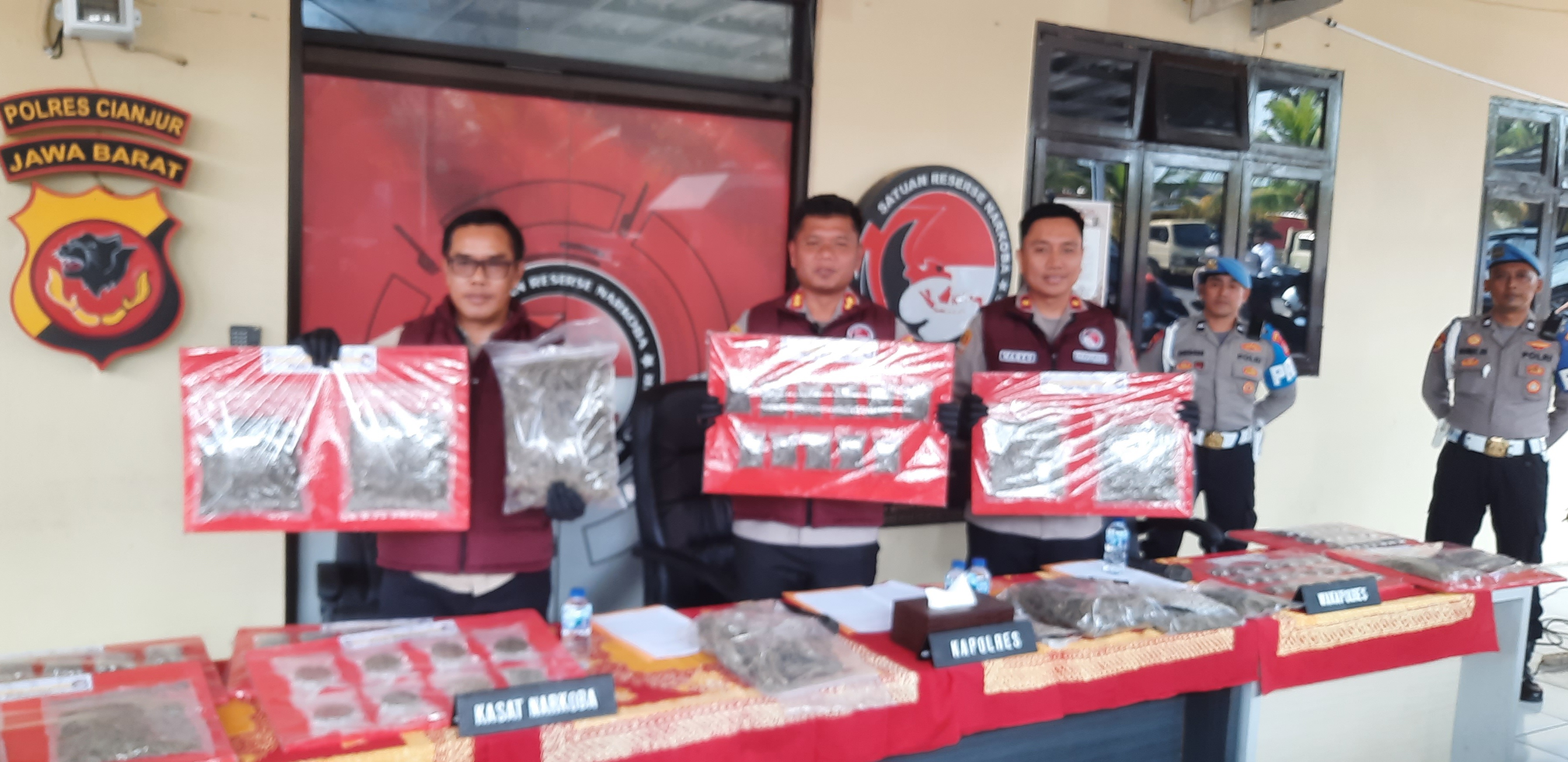 Cianjur Police Uncover 14.8 Kg Marijuana Distribution, Two Suspects Arrested