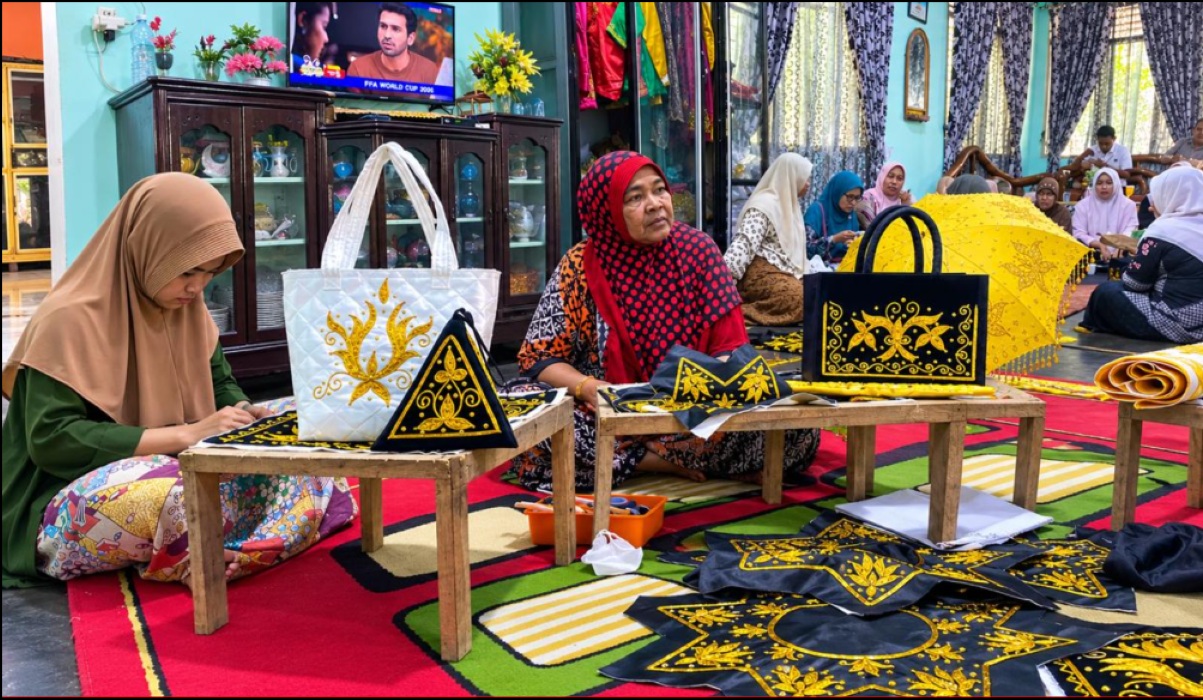 Digital Storytelling Education for Acehnese Kasap Embroidery Artisans