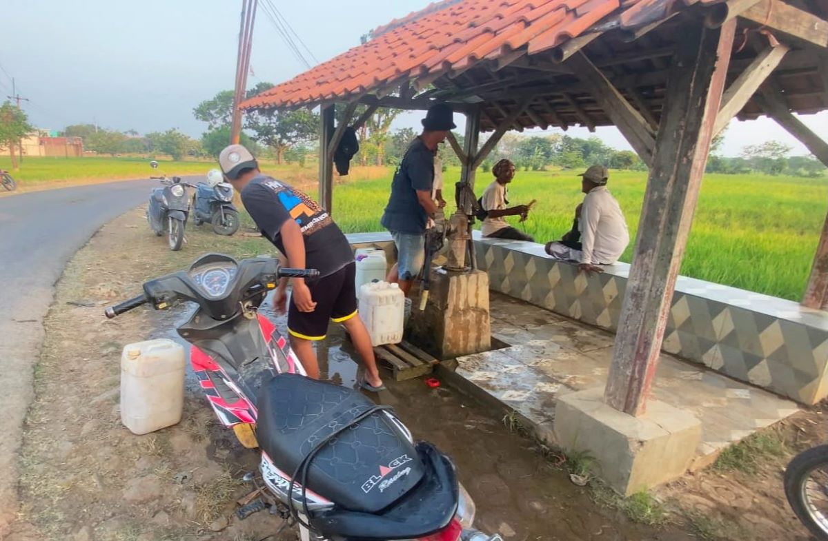 Drought Begins to Hit Majalengka, Pilangsari Residents Forced to Hunt for Clean Water