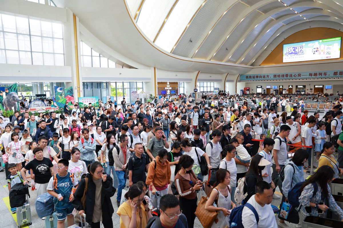 China-Laos Railway Sees Peak Summer Passenger Traffic