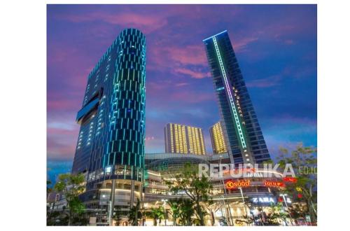 Viral: Surabaya Malls Erect Tall Iron Fences, Netizens Link to Riot Fears