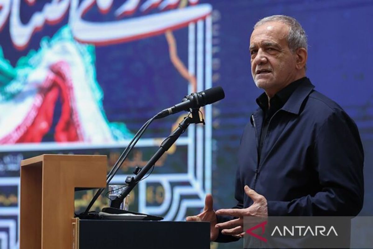 Pezeshkian: Khamenei Urged End to 'No War, No Peace' Situation