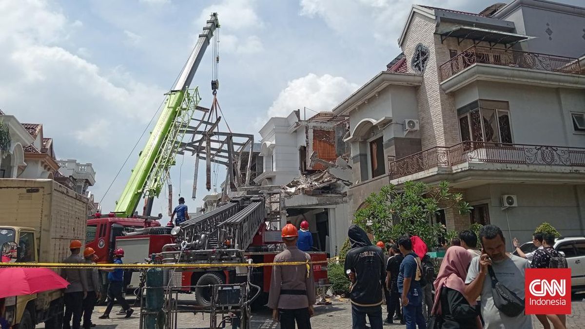 Worker Recounts Hearing Cries for Help After Deadly House Explosion in Medan