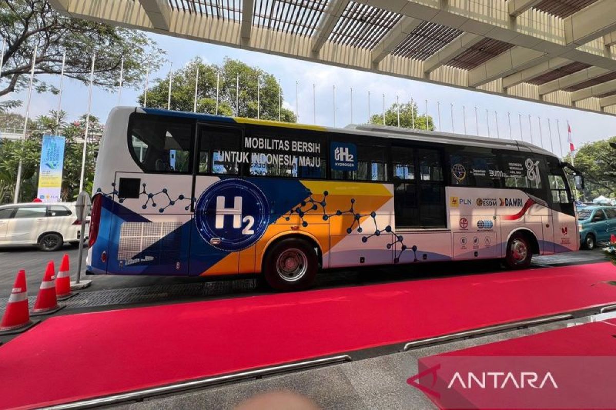 Economy yesterday: Russian oil imports to hydrogen bus launch