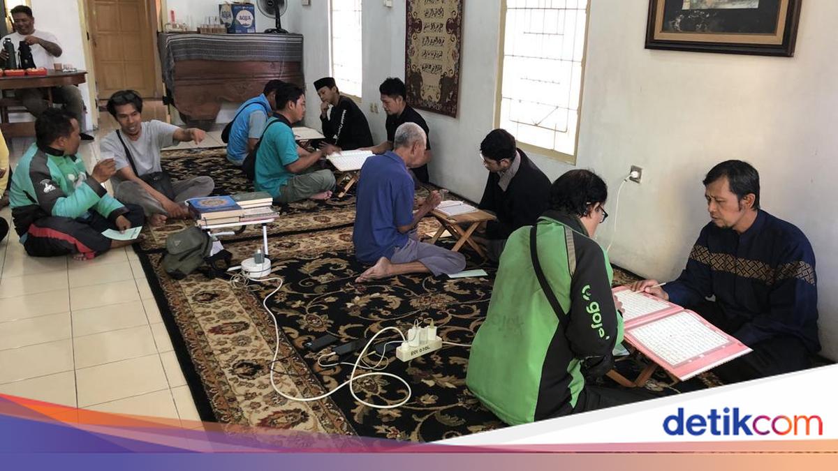 Late Bloomer: Yogyakarta Ojol Driver Learns Quran from Scratch with Peer Support