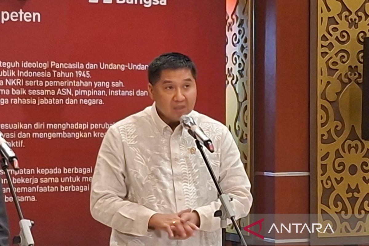 Minister Seeks Easier Land Tenure Rules for Self-Help Housing Aid Recipients