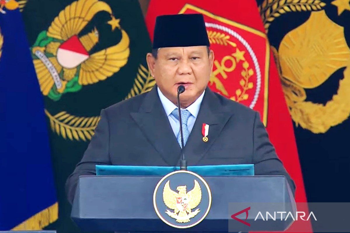 Prabowo honours parents' sacrifice for TNI-Polri officers