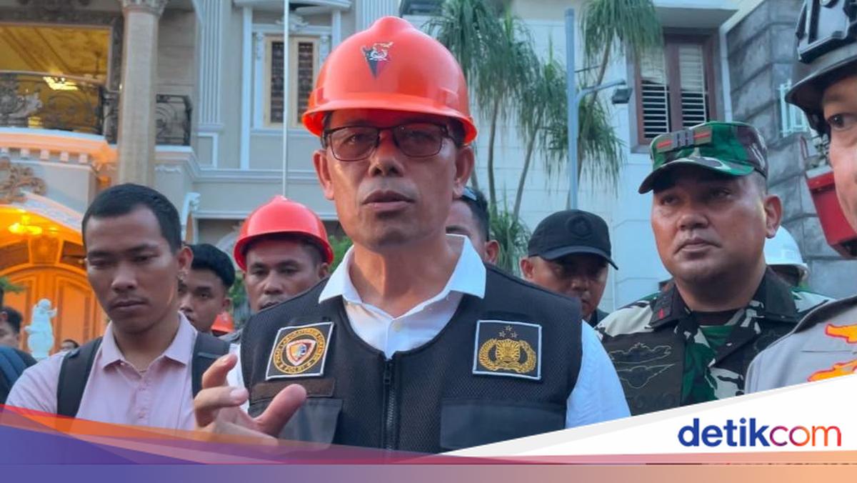 Explosion at Medan Luxury Home Suspected from Kitchen, Built-in Stove Lifted
