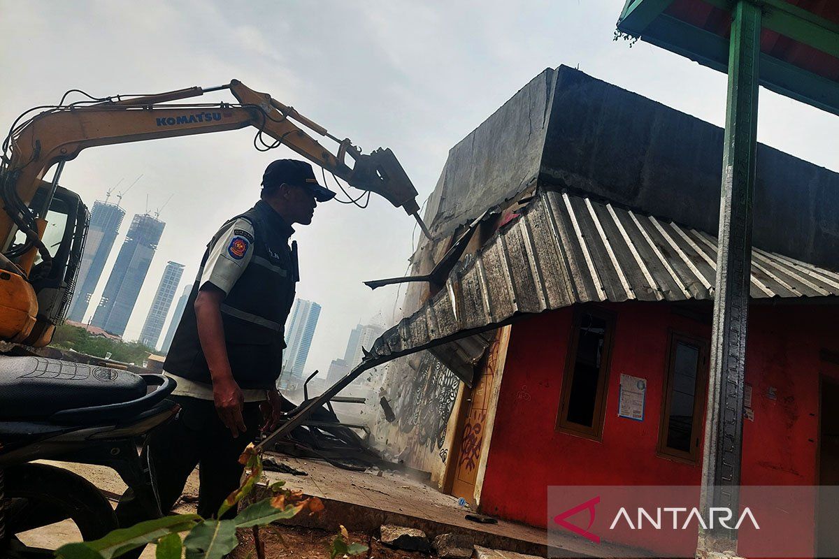 Central Jakarta Government Restores Green Belt Function in Jati Pinggir