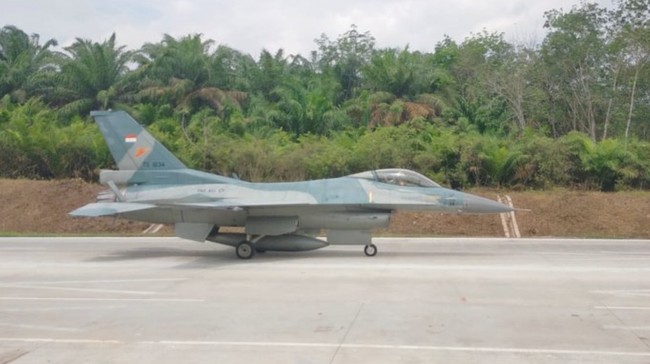 Minister of Defence Prepares Toll Roads in Java for Aircraft Landings