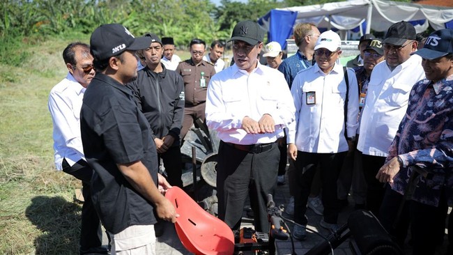 Agriculture Minister Purchases ITS Innovations, from Superior Corn Seeds to Amphibious Tractors