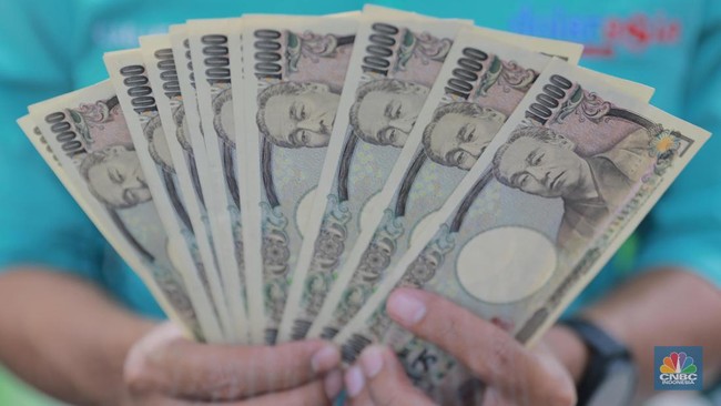 Yen Plunges to Weakest Level Since 1986, Why Is Japan Bleeding?