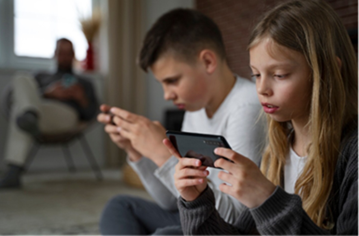 France Passes Law Banning Social Media for Children Under 15