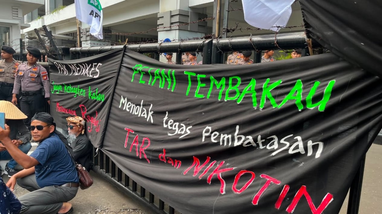 Temanggung Tobacco Farmers Storm Parliament, Reject Nicotine Content Regulation