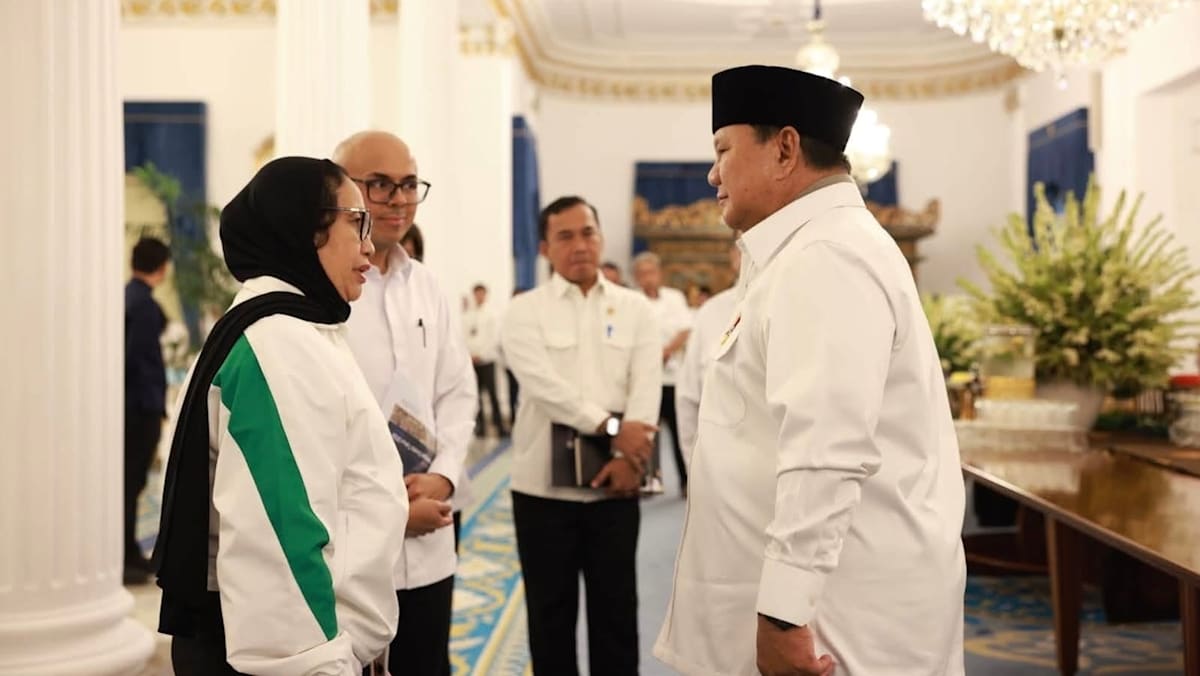 Head of Indonesia's free meals programme resigns after 45 days amid budget cuts
