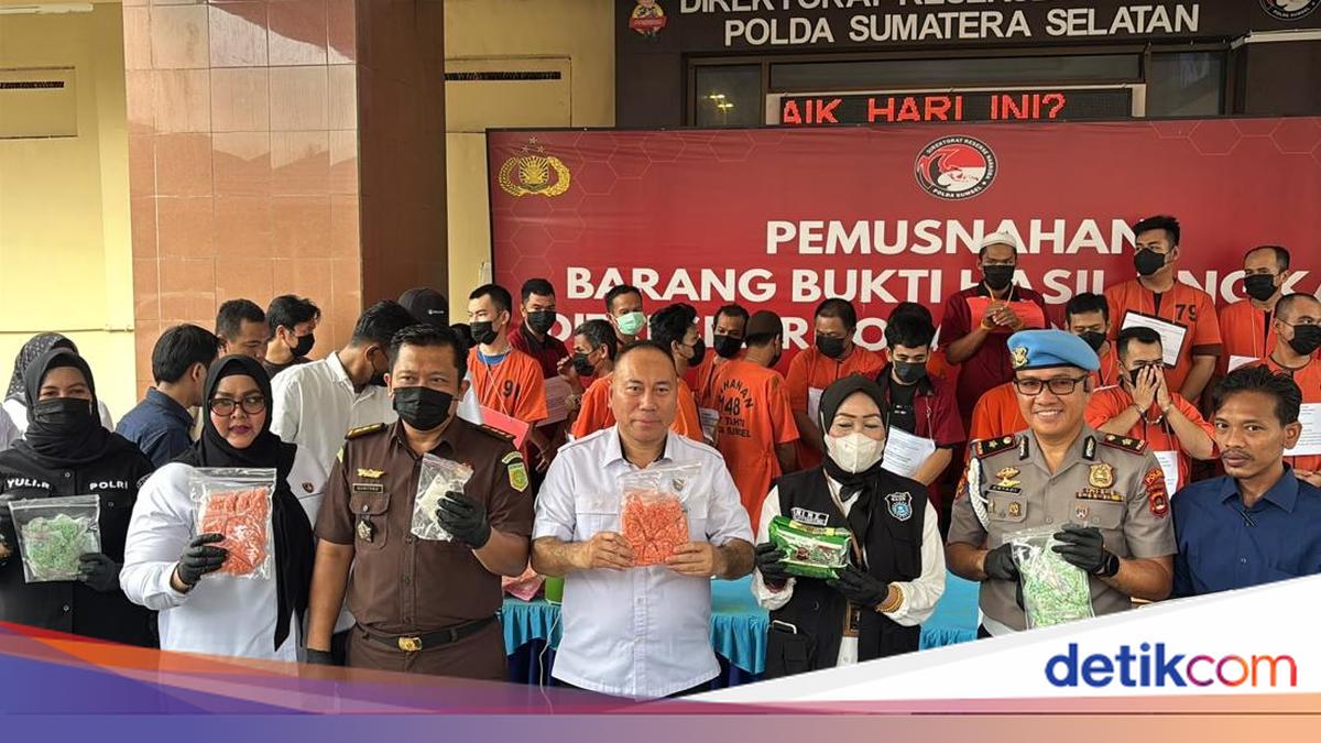 South Sumatra Police Destroy Rp 7.9 Billion in Narcotics Evidence